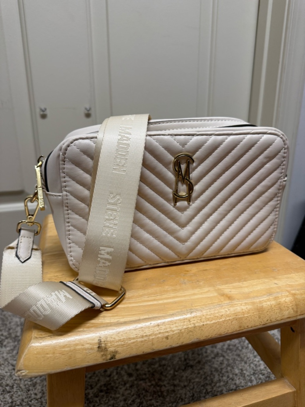 Steve Madden Cream Quilted Camera Crossbody with Logo Strap - Picture 3 of 4